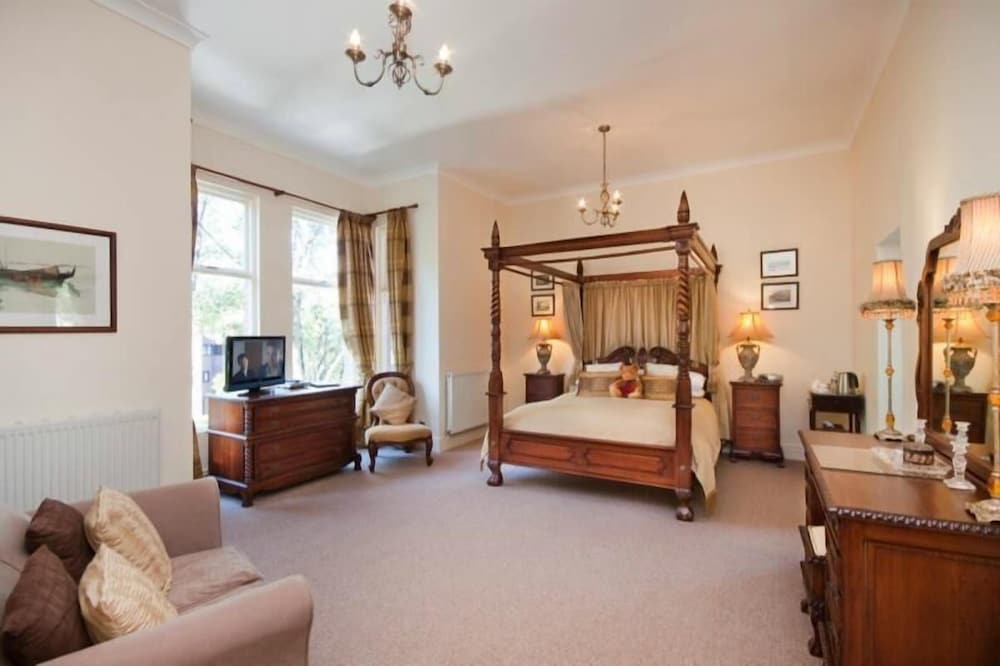 Ellingham House