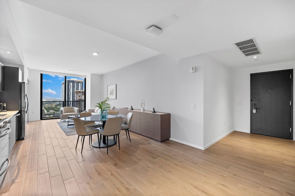 Luxury Spacious Condo at Downtown Miami