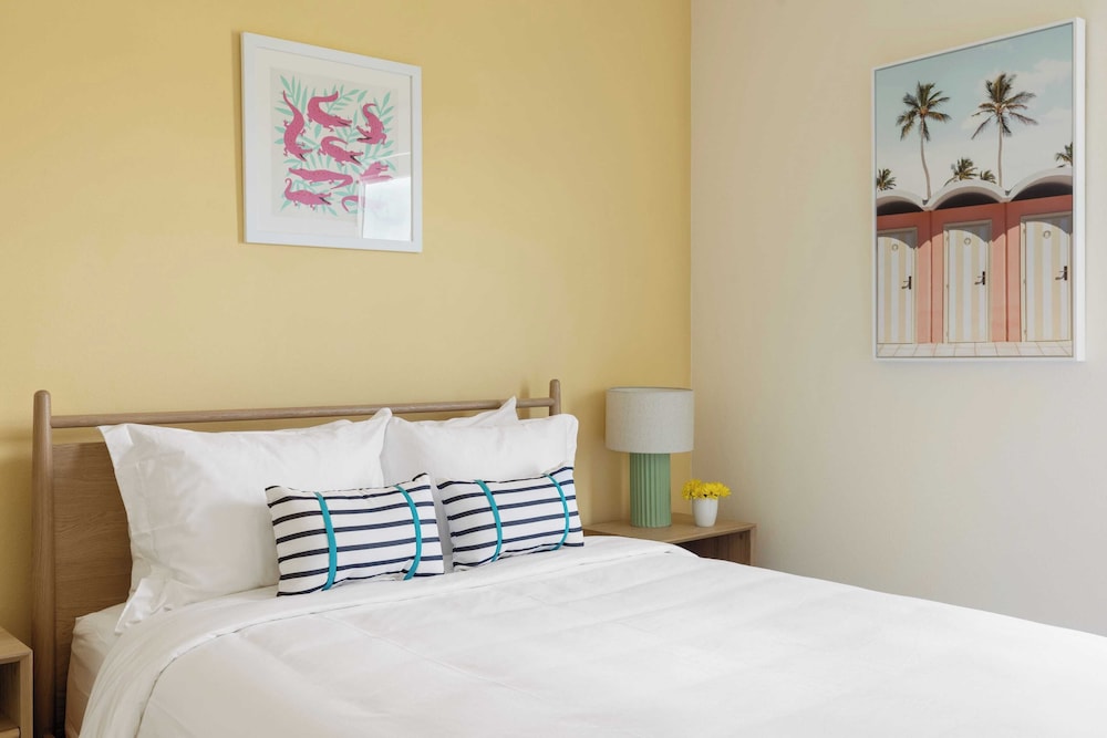 Sleeps 18! Solterra Resort, Pool, Gameroom, Themed Bdrs Broad Oak by Avantstay