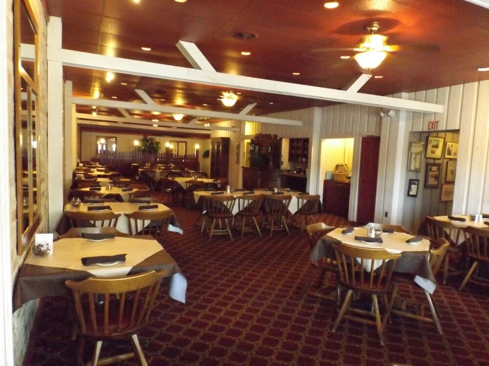 Cadillac Vacations - Hermanns European Inn - Property Image 9
