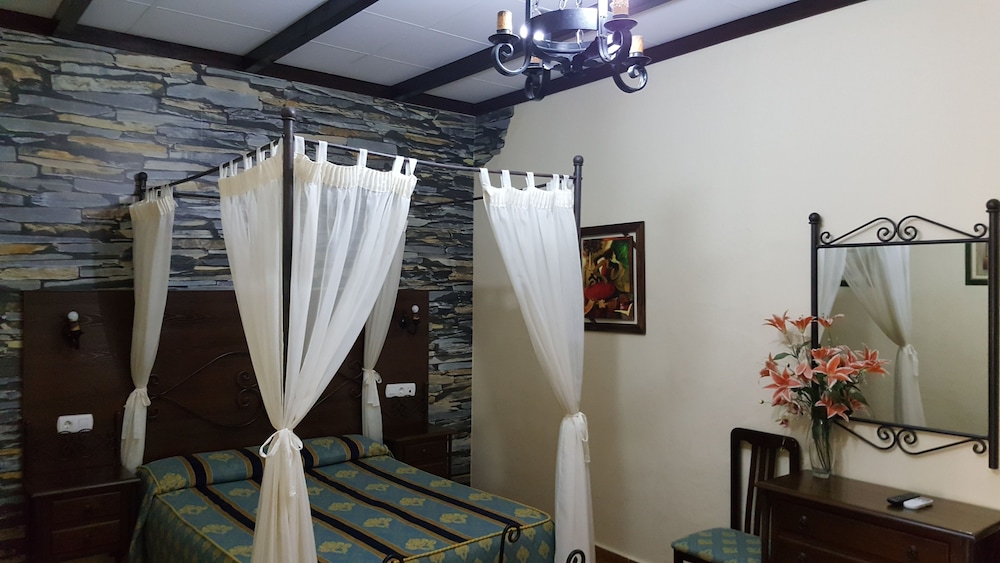Hostal Restaurante el Lirio