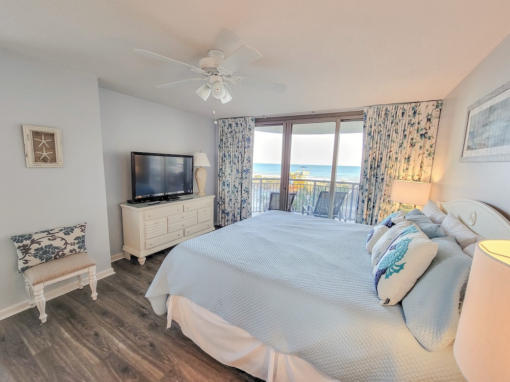 Huge 3 bedroom, 3 bath condo in the lovely Brighton building! 3 Condo view 3