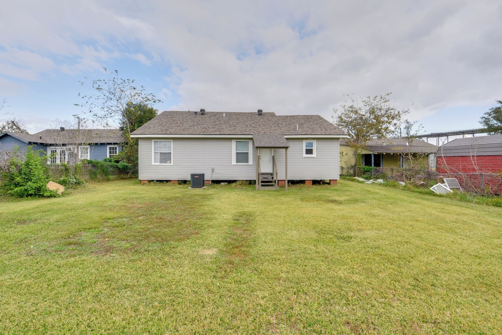 Walking Distance to Casino: Home in Westlake!