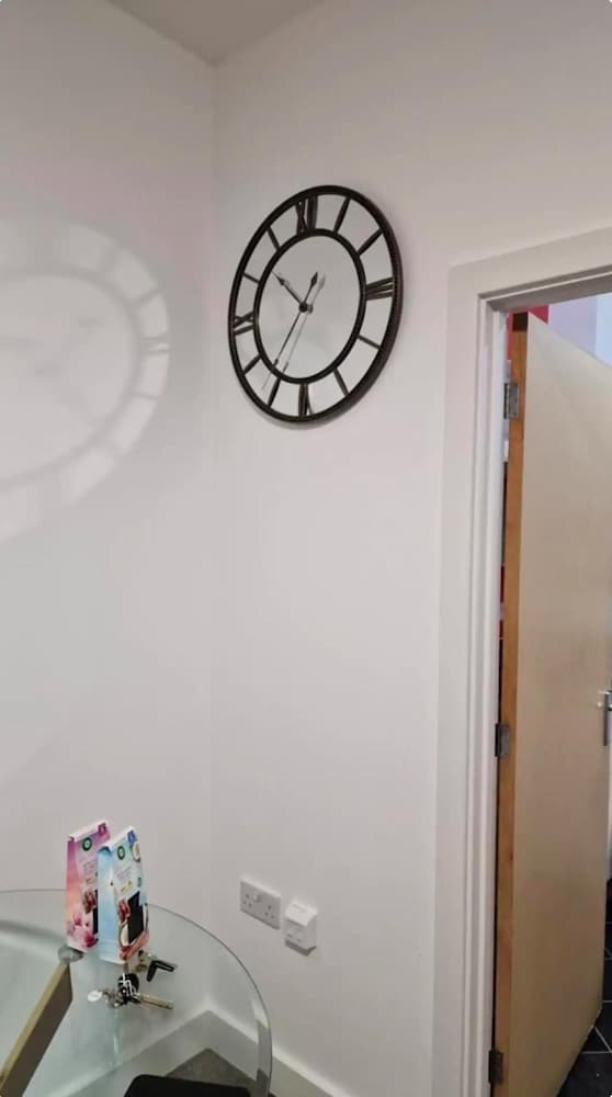 2bed Apt - City Centre With Balcony - Sleeps 6