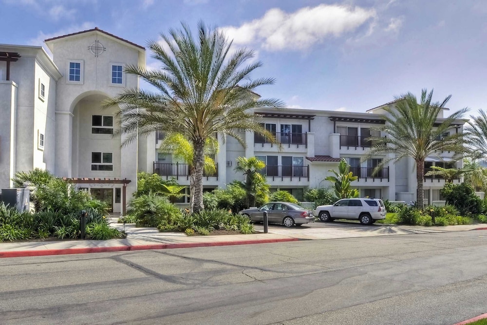 La Costa Comfort - Resort-style Living for 2