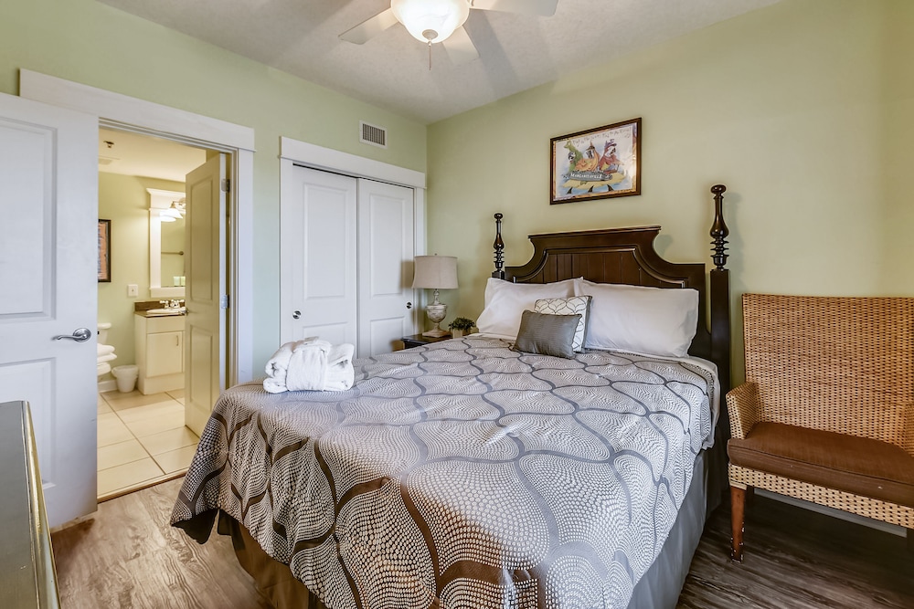 Grand Panama Beach Resort by Book That Condo