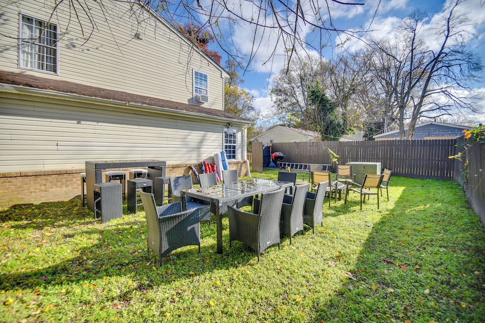 Explore & Relax! Norfolk Duplex < 1 Mi to Beach