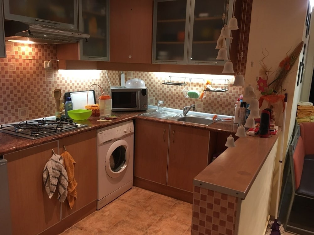 Inviting 4-bed Villa in Dolishte view 5