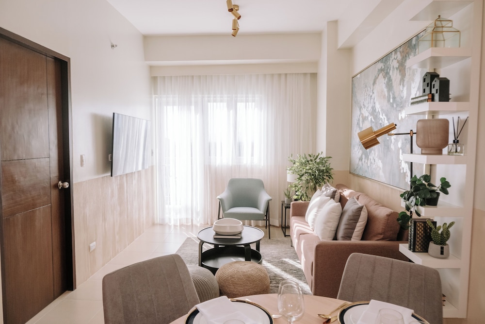 A Luxurious 1BR Apartment