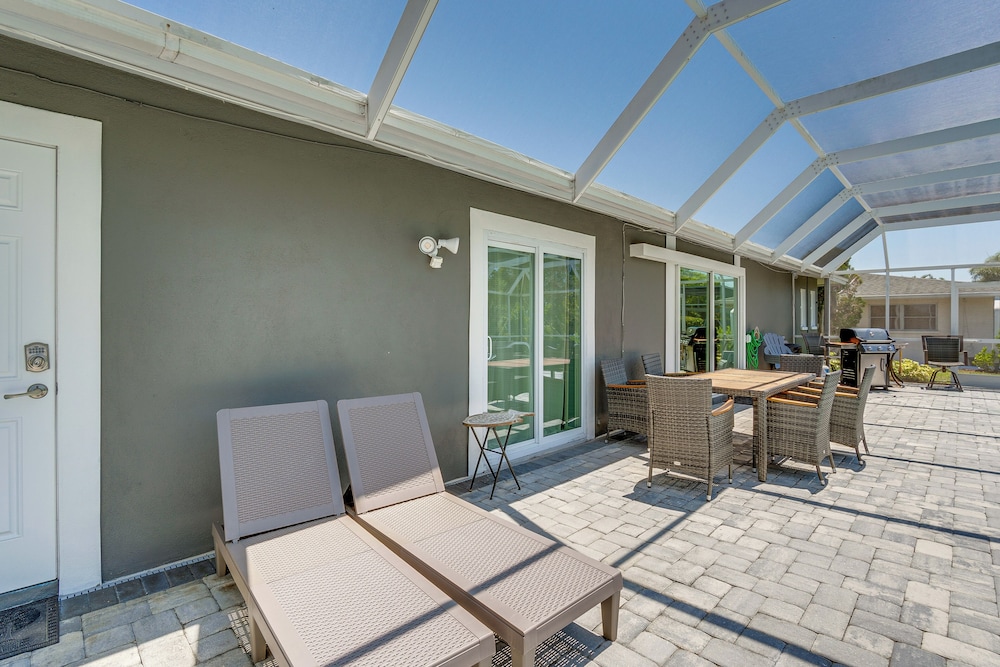 Sarasota Home w/ Pool: 4 Mi to Siesta Key Beach!