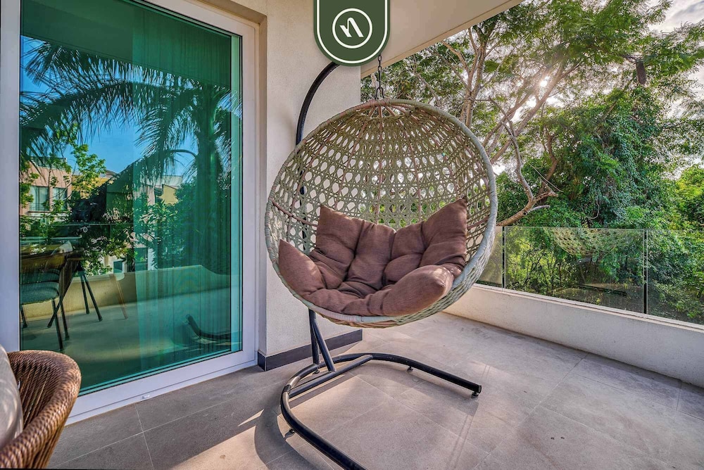Luxury 2 BR Condo Near Golf Courses and Marina