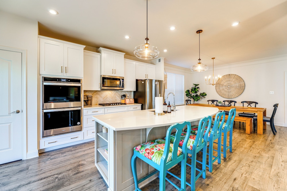 Shuttle to Bethany Beach: Stylish Home w/ Perks!