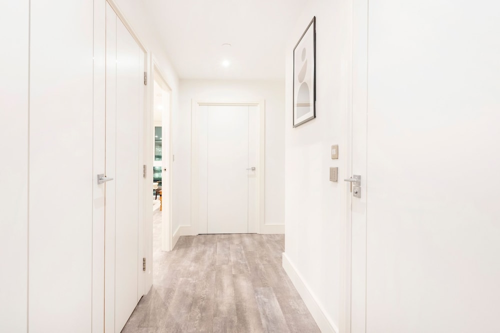 Charming 2BR 2BA Near Tower Bridge