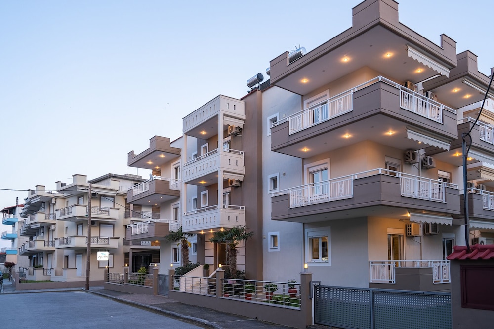 Angela Rooms photo 4