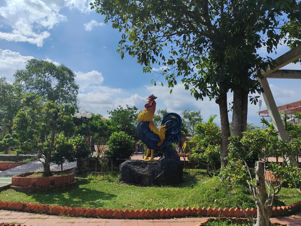 Rooster Mekong Resort