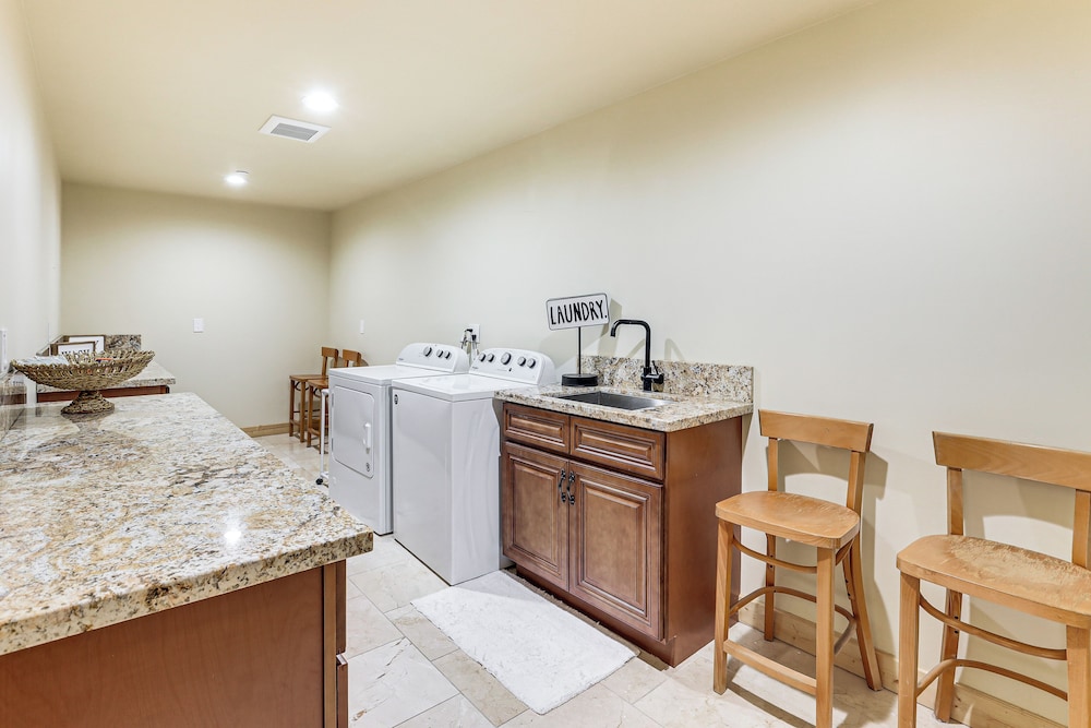 Hot Tub + Game Room: Mtn-view Retreat in Big Bear!