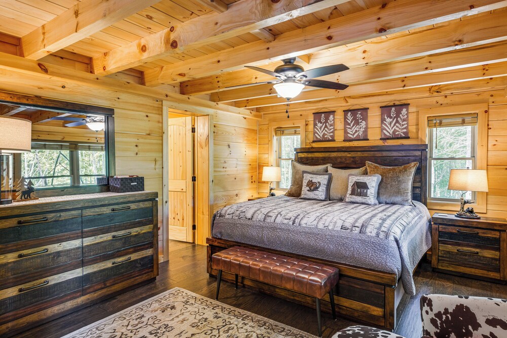 Lakefront Cabin in Elk Park w/ Hot Tub & Mtn Views