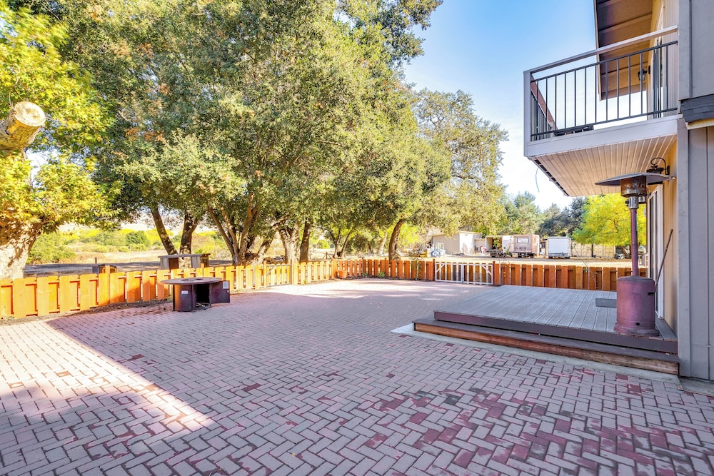 Near Hiking & Golf: Cozy Cottage in Morgan Hill!