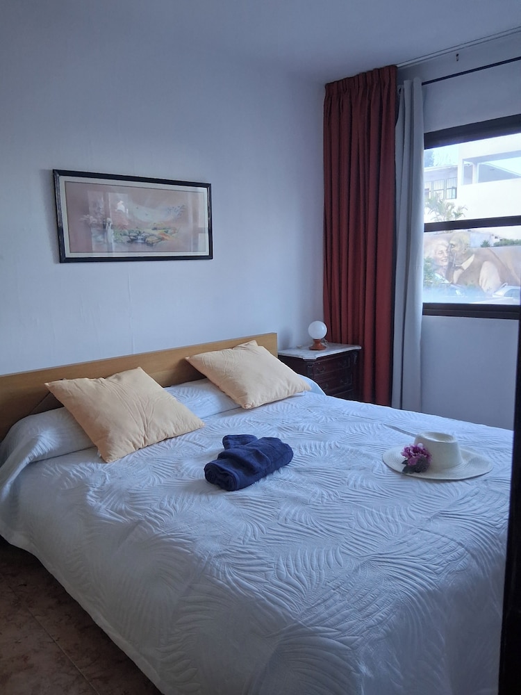 2 Bed Island Retreat-sleeps 4-5 Min Walk To Beach