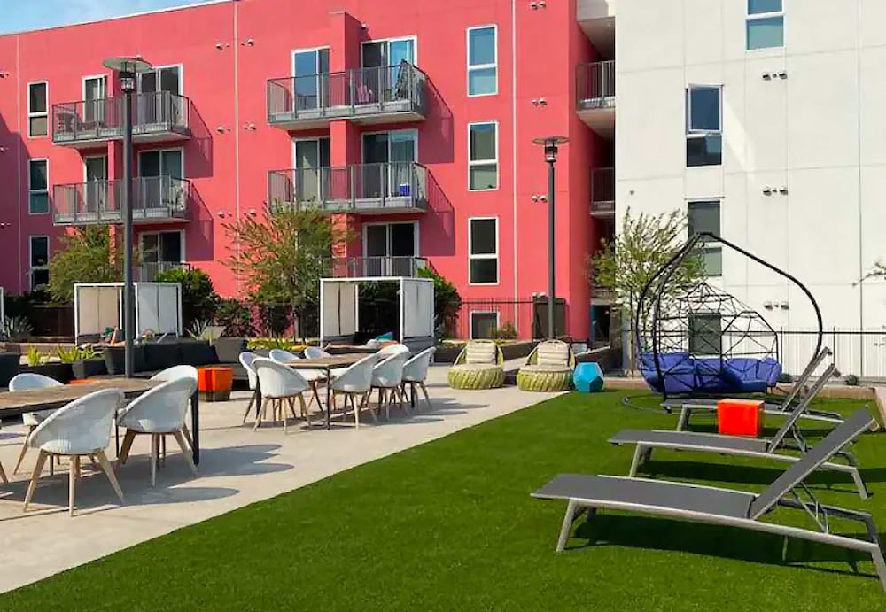 Stylish 1BR Family Apartment by Dtla