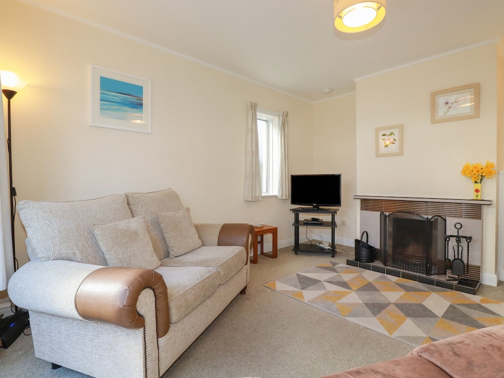 5 Carlyon Road