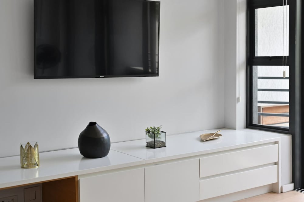 Quiet 2-bed Green Point Retreat Rooftop Pool BBQ