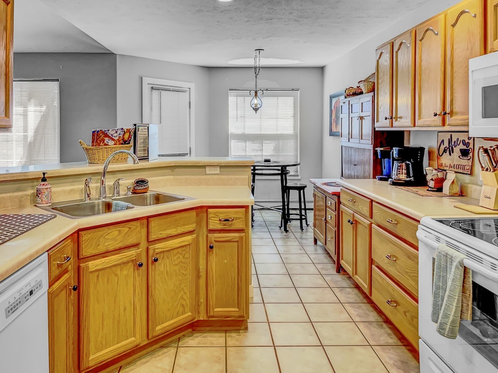 Paradise Hills Oasis 4 Bedroom Home