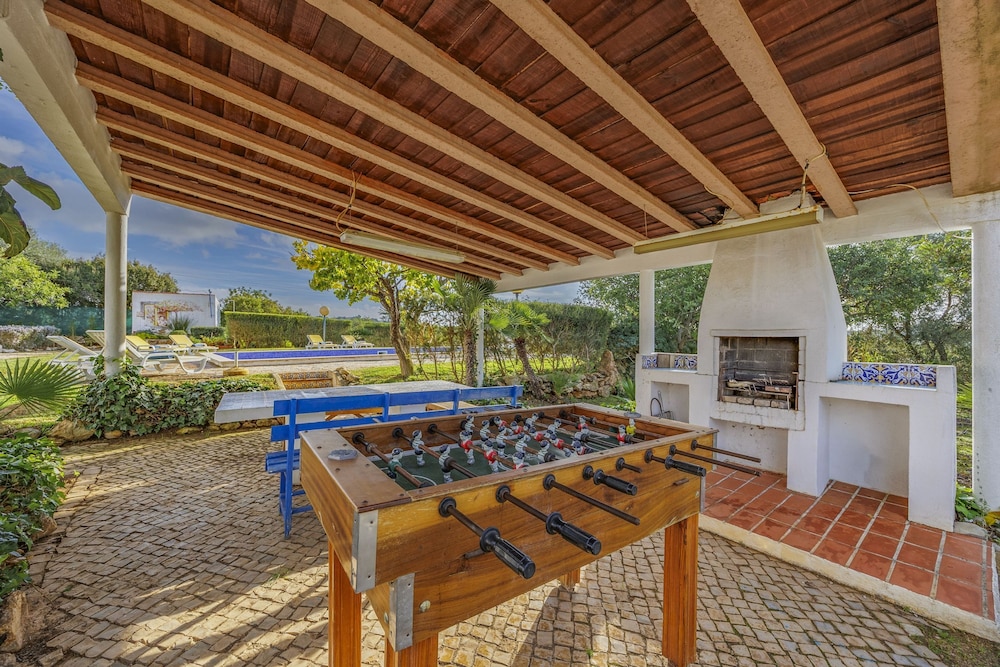 Muxima in Quelfes With 3 Bedrooms and 2 Bathrooms