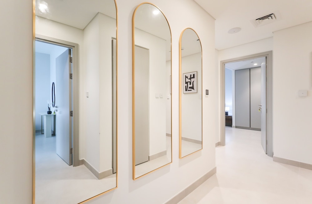 Elite LUX Holiday Homes - Dubai Creek Oasis 2BR Luxe w Burj View