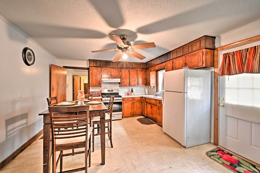 Blounts Creek House w/ Yard - Pets Welcome!