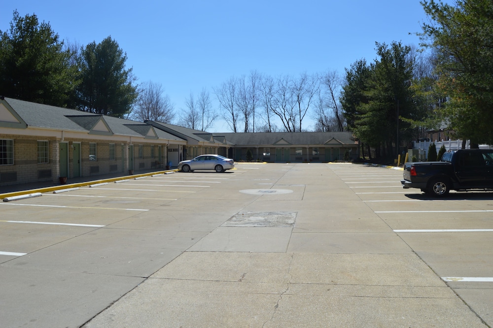 Economy Inn - Akron