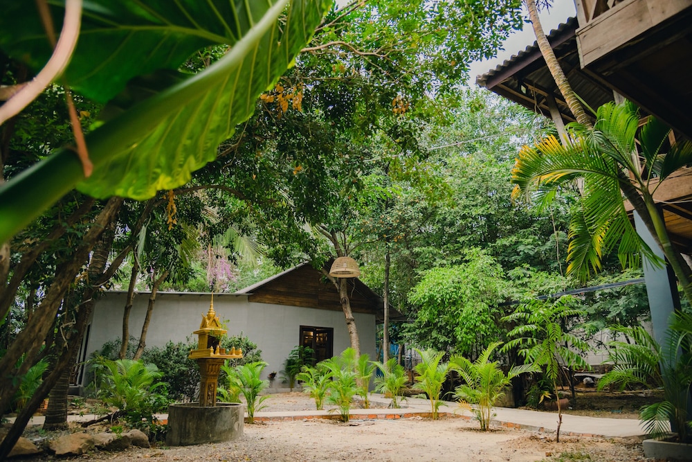River Nest Hostel