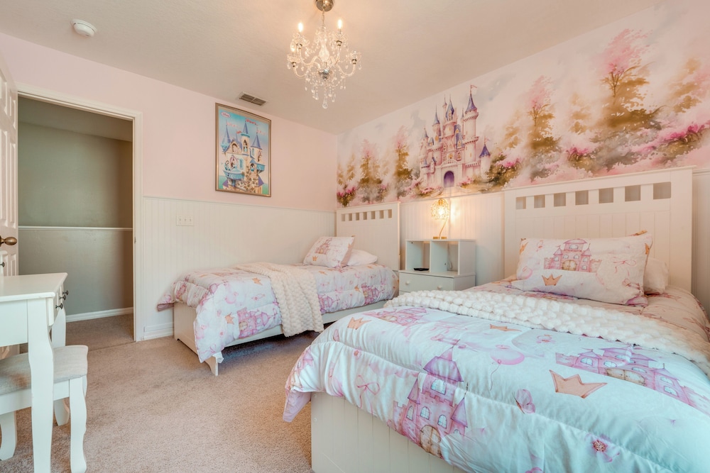 11 Mi to Disney: Home w/ Game Room & Heated Pool