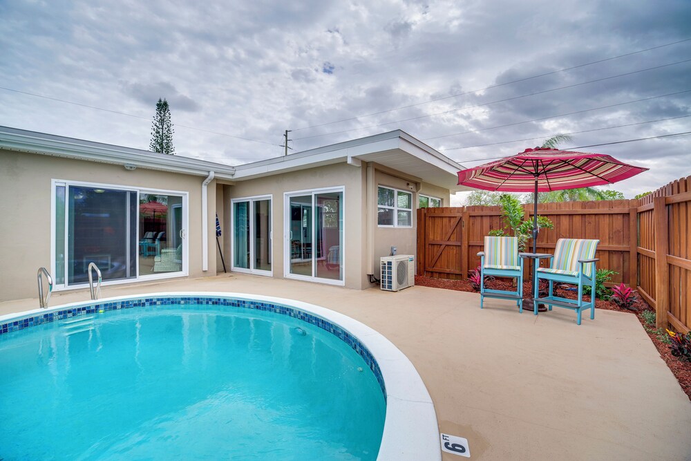 5 Mi to Beaches: Melbourne Duplex w/ Pool!