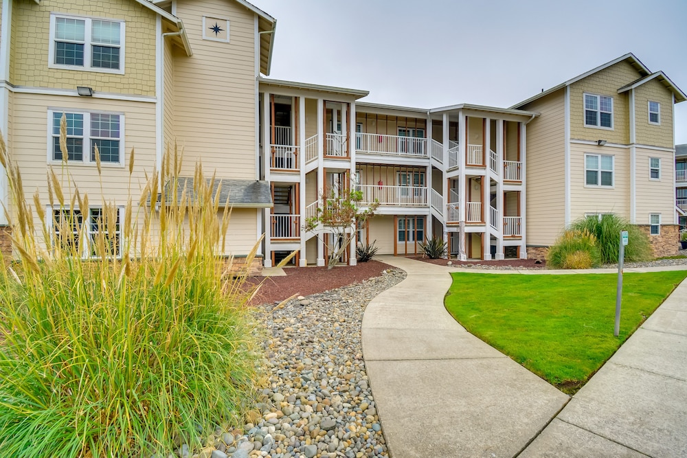Hotel Panoramic Splendor - Beachfront Westport Condo! - Image 1