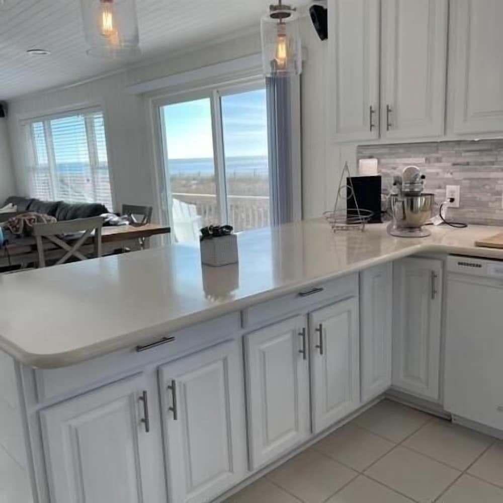 Meant To Be 2 Bedroom Home by RedAwning view 5