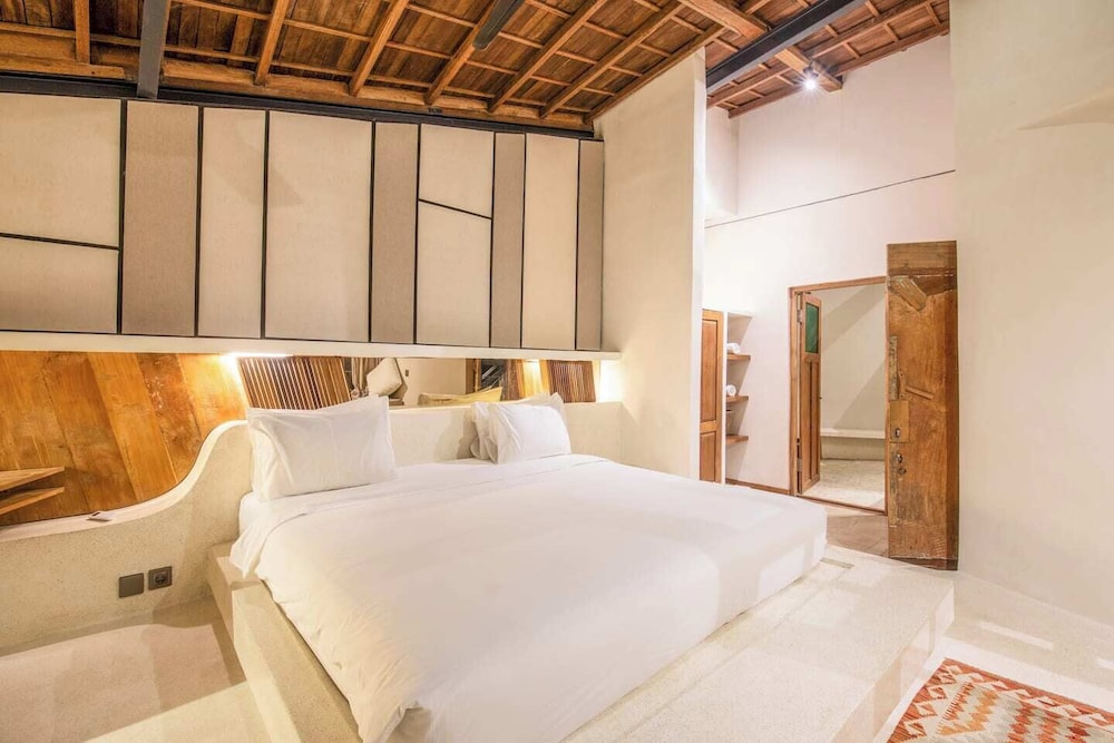 Stylish 2-br Villa With Pool, 800m Canggu Beach
