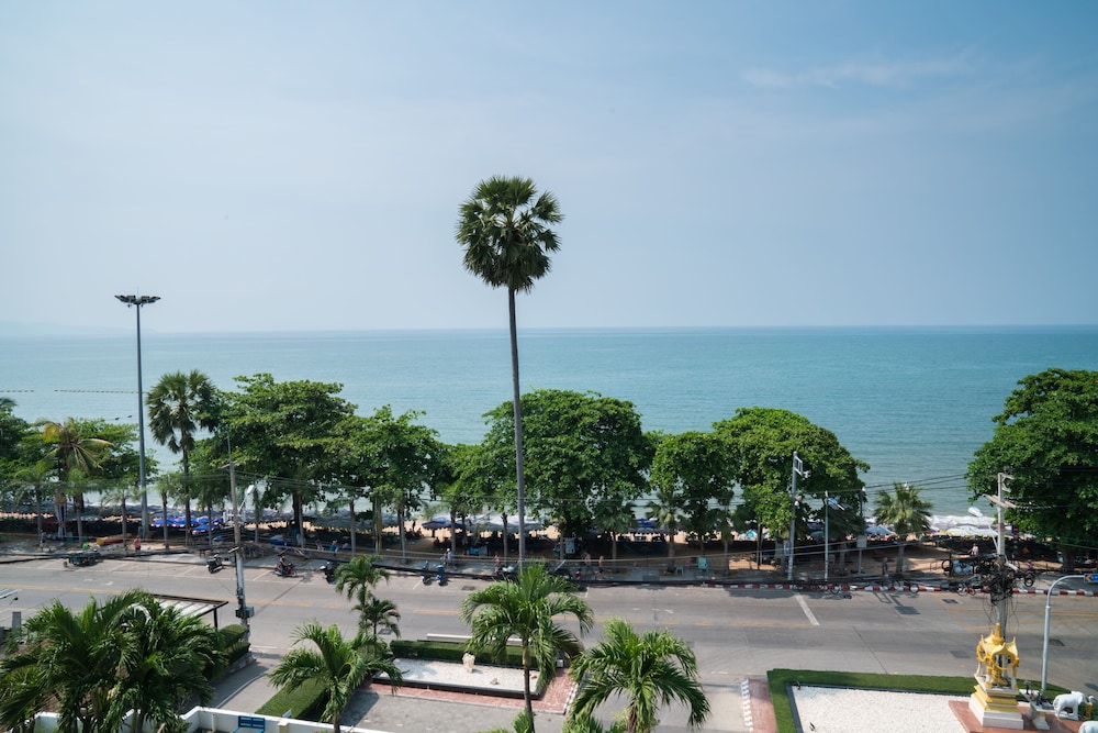 GRAND JOMTIEN PALACE HOTEL