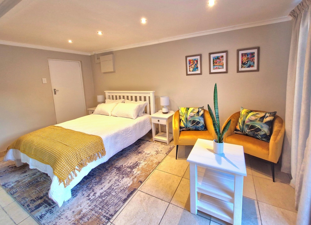 Ivy Place Studio Apartment