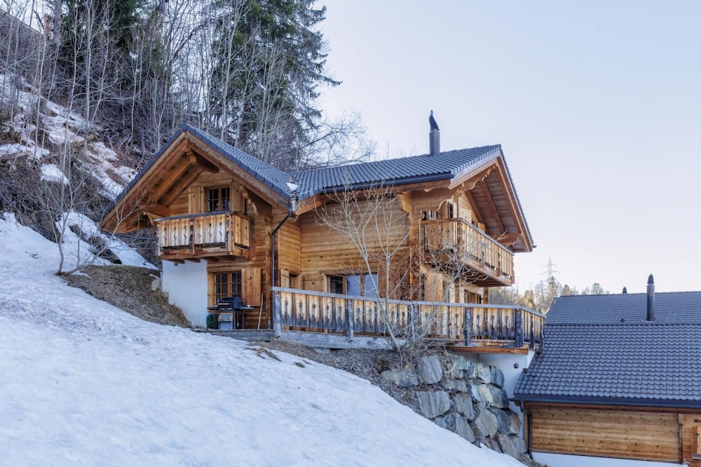 Chalet Coucou - Luxury 10 pax Chalet With Incredible Views Garage