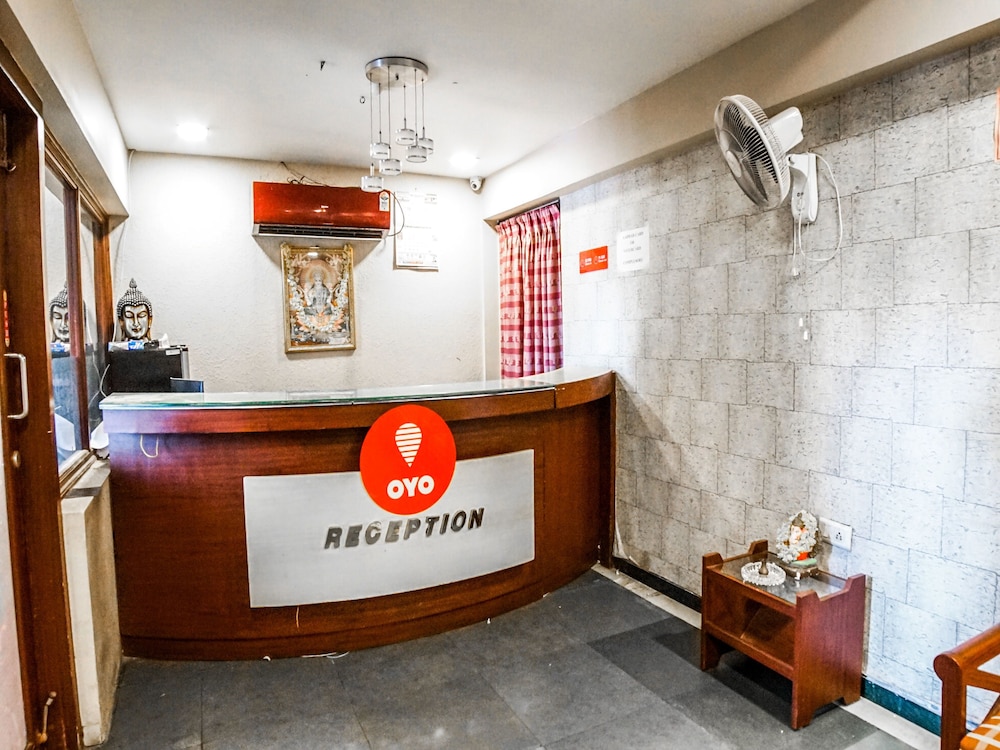 Capital O 12906 Amrutha Grand