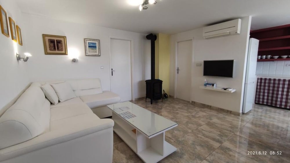 Neven - Economic Apartment Close to sea - A1 Prizemlje view 4