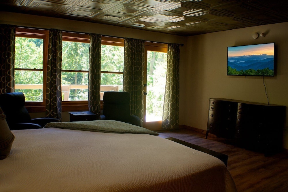 Alpine Air 3 Bedroom Cabin