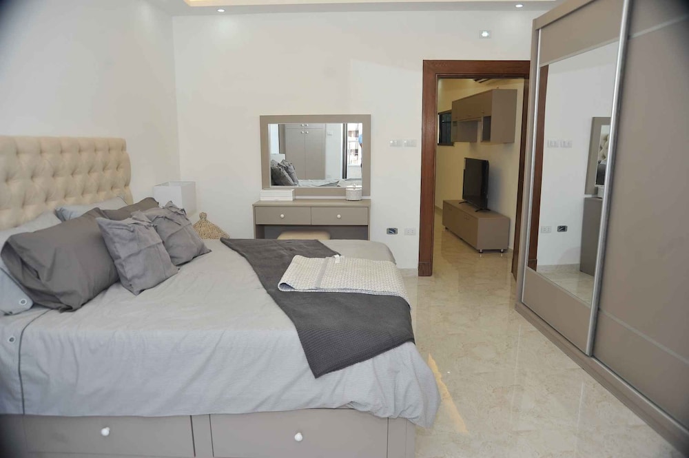 Amazing one Bedroom Apartment in Amman, Elwebdah 4 view 2