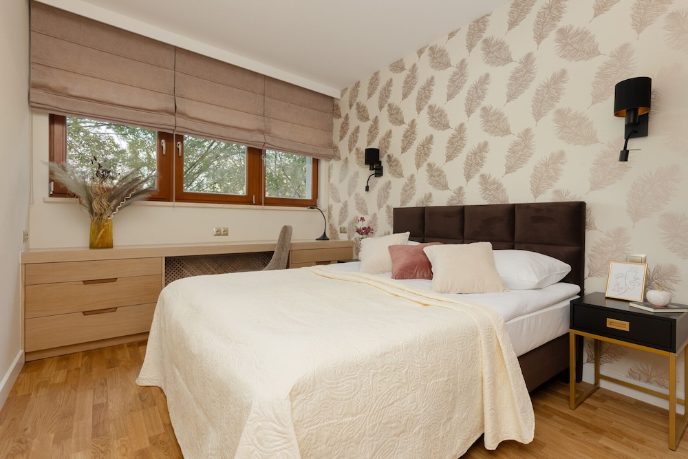 Apartment Wronia 45 by Renters view 3