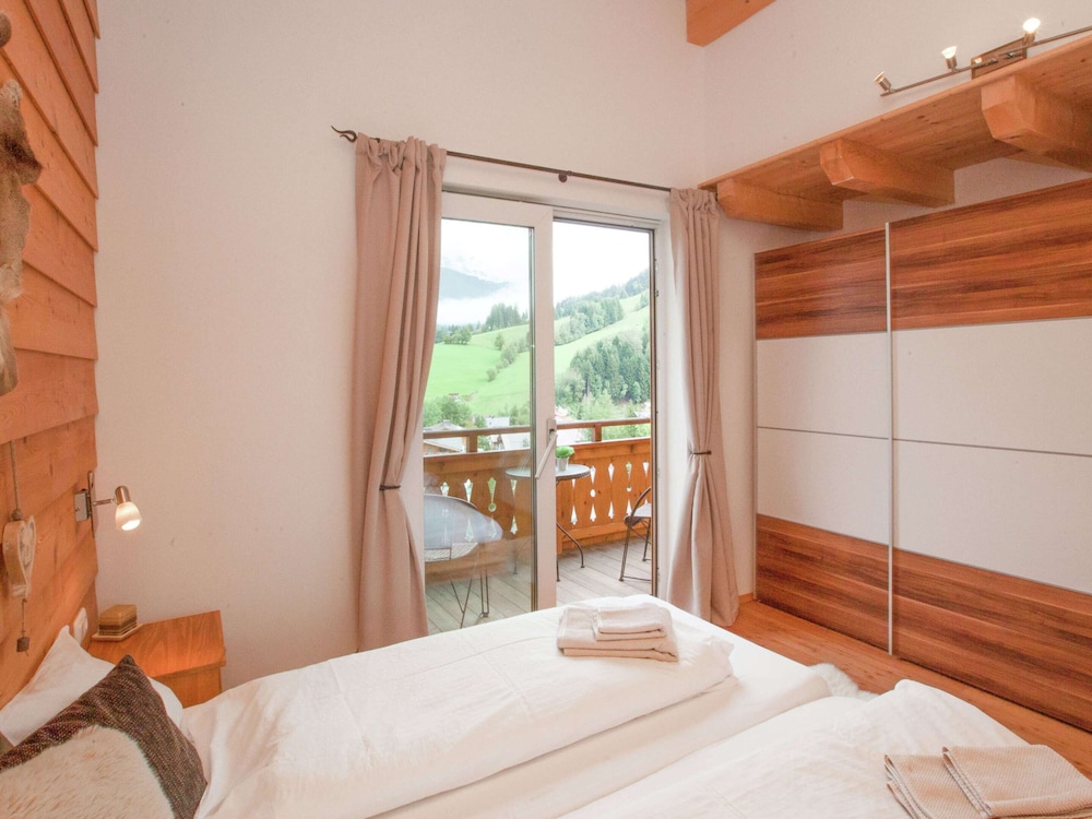 Stunning Holiday Home With Balcony, Ski Storage, Parking view 4