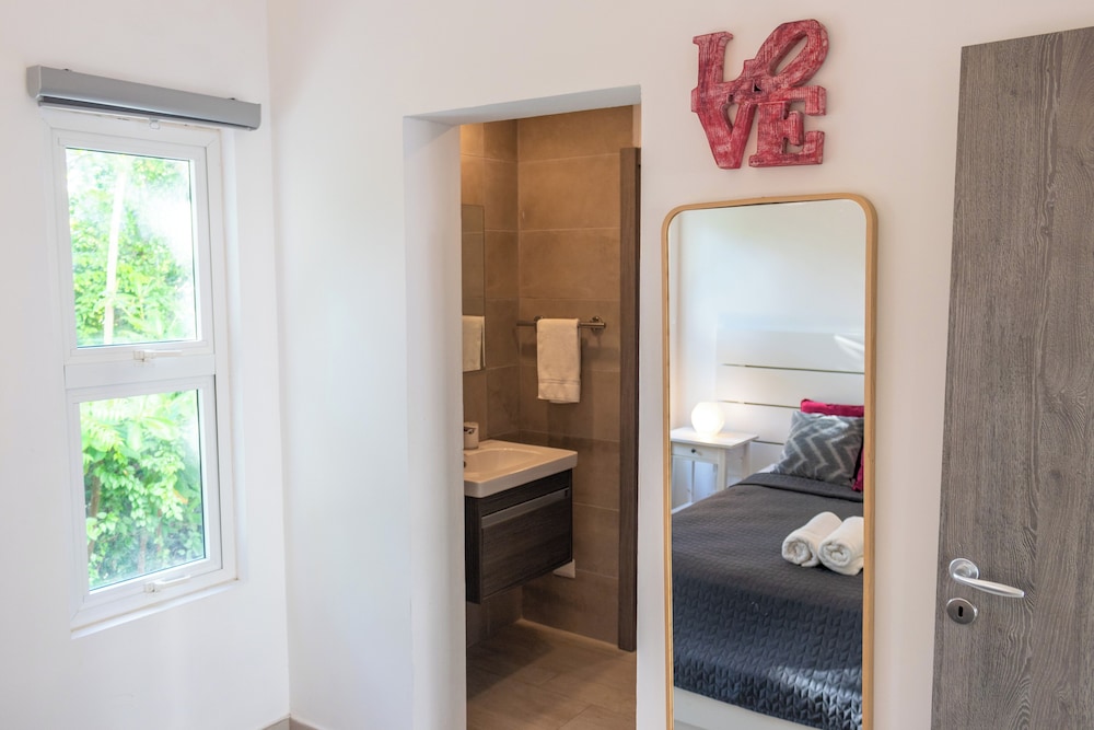 Modern 2BR Apartment - Paseo del Mar