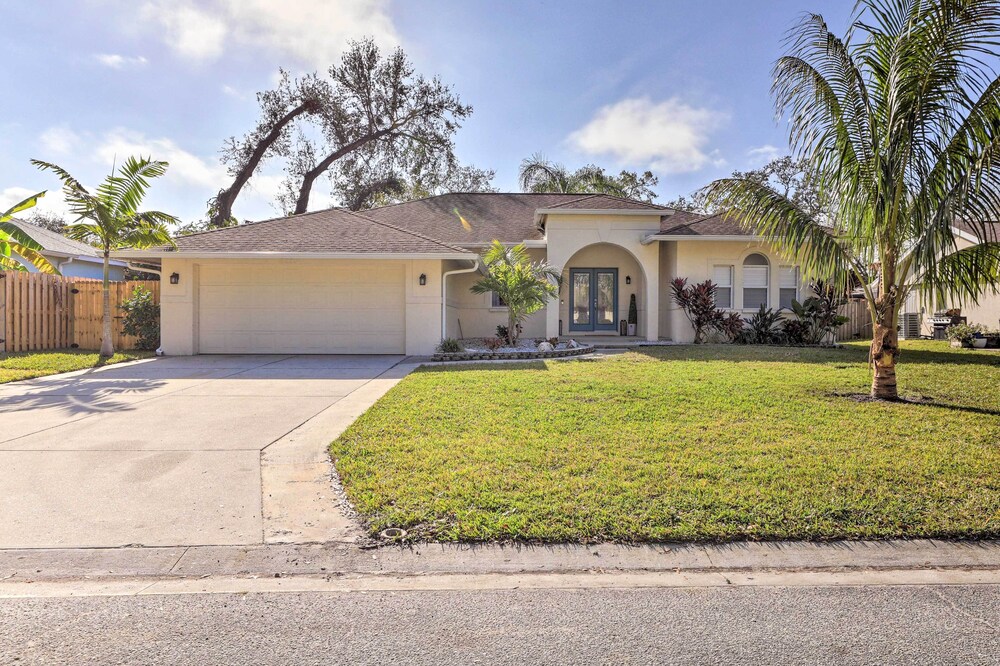 Dog-friendly Home w/ Pool & Yard in Bradenton