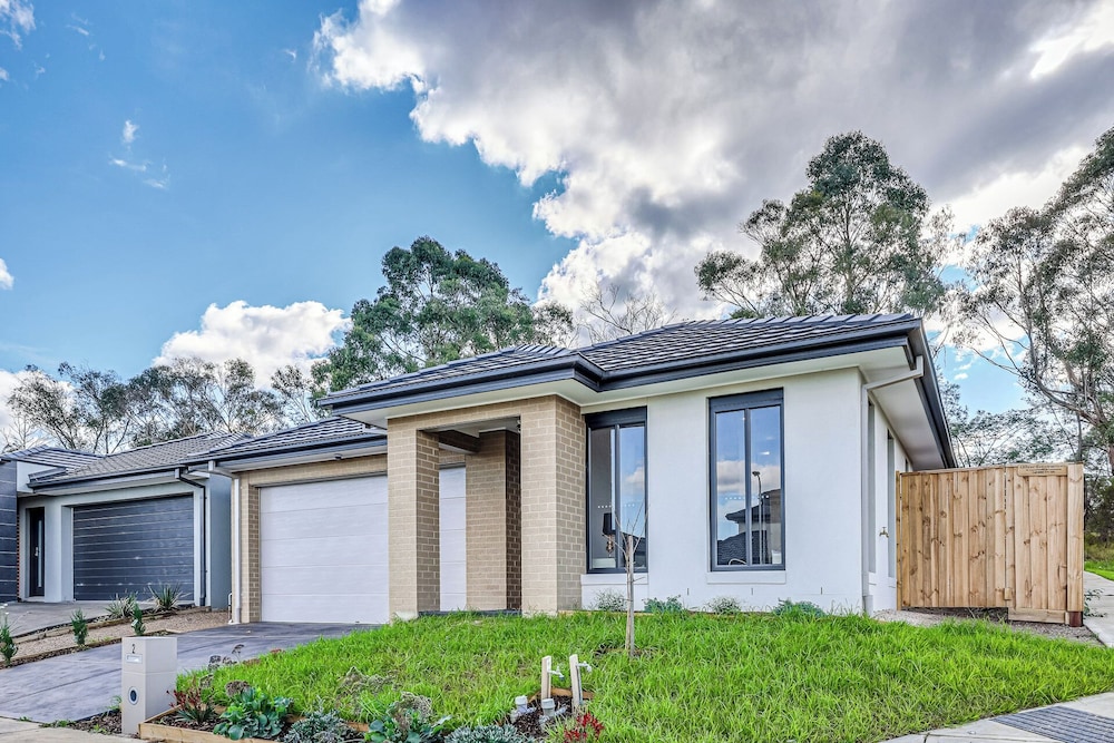 StayAU Officer Newly 5BRM Homley Villa House
