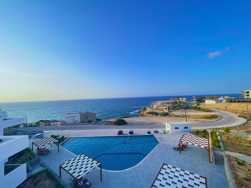 MY Wake Up by the Sea · Oceanfront Garden Retreat With Pool